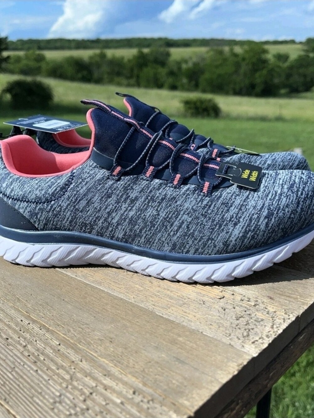 Athletic Works Bungee Slip-On Sneakers Odor Control Women’s Size 9 1/2 Wide NWT